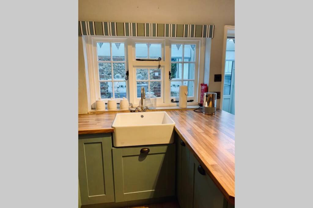 Angel Cottage, Boxgrove, Chichester - Relax And Unwind 外观 照片